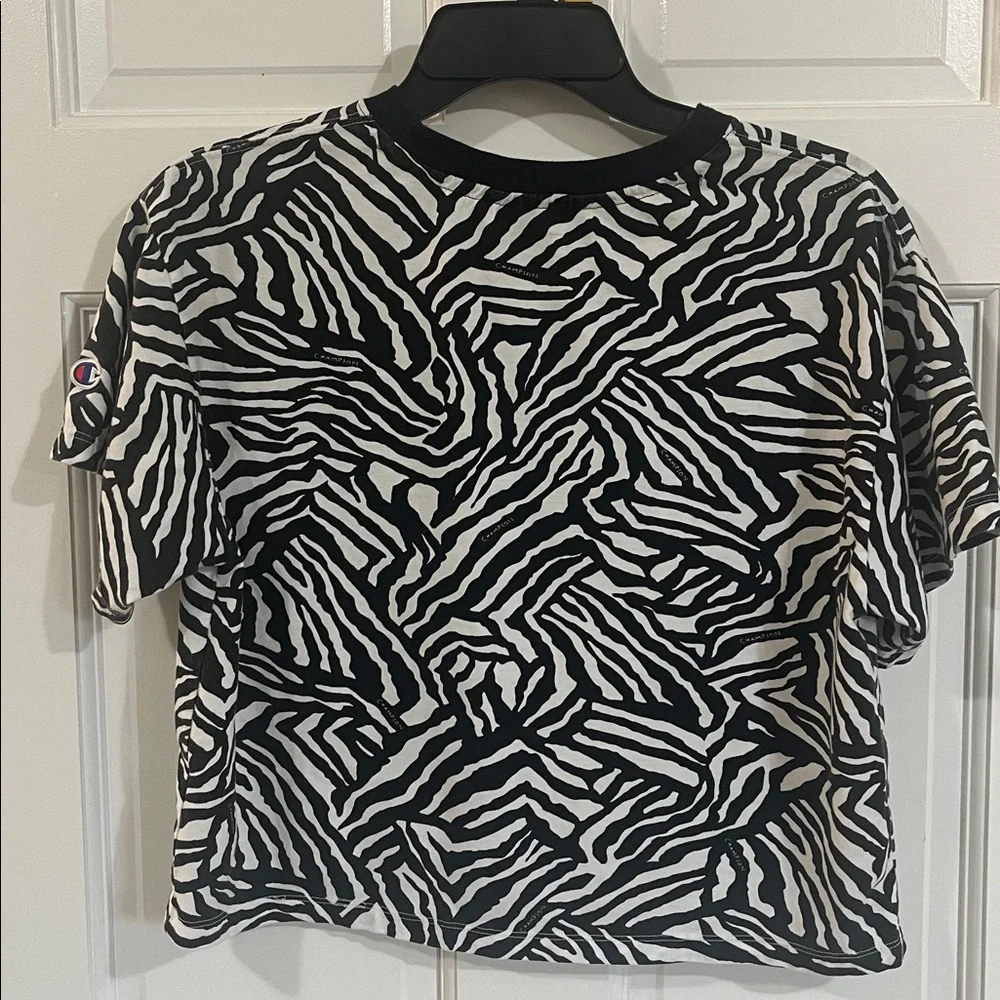 5/$40. Champion crop t - Picture 4 of 5